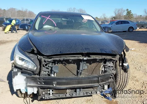 2015 Infiniti Q70L 3.7 z USA, uszkodzony, nr VIN JN1BY1PP7FM600884